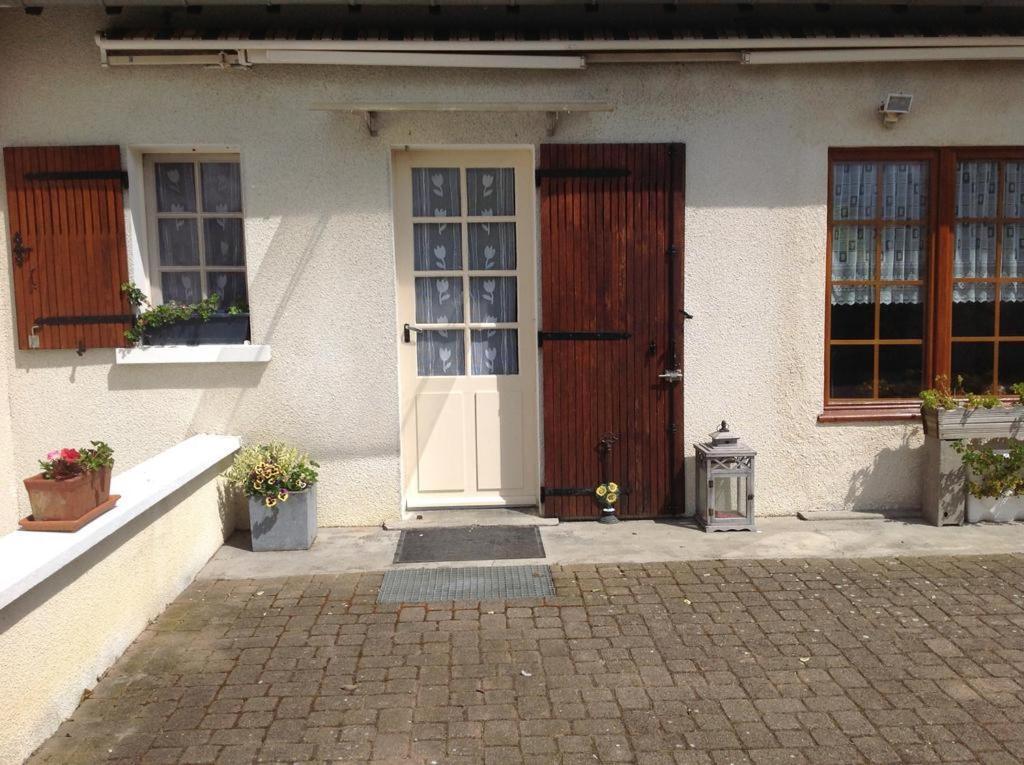 Le Gite De Poulas Couffy Exterior photo