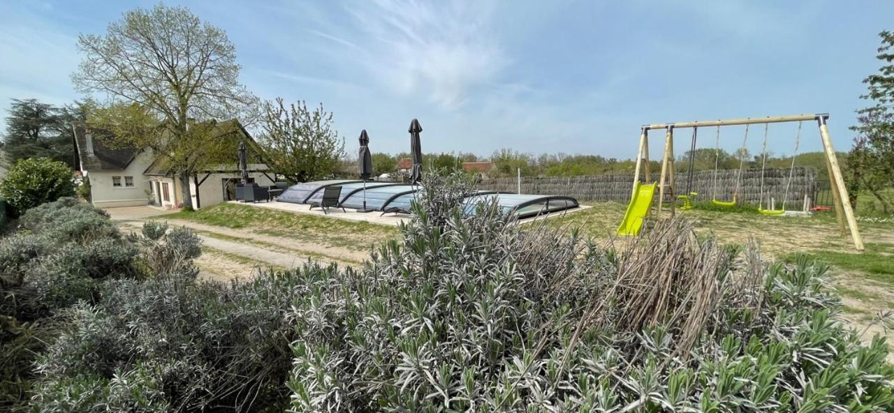 Le Gite De Poulas Couffy Exterior photo
